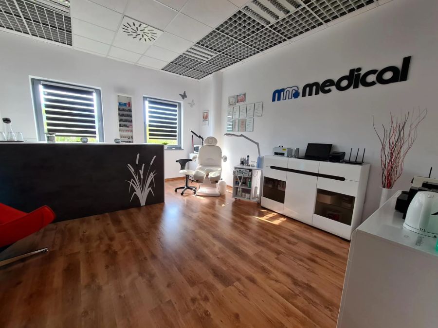 MM Medical – recepcia s logom značky